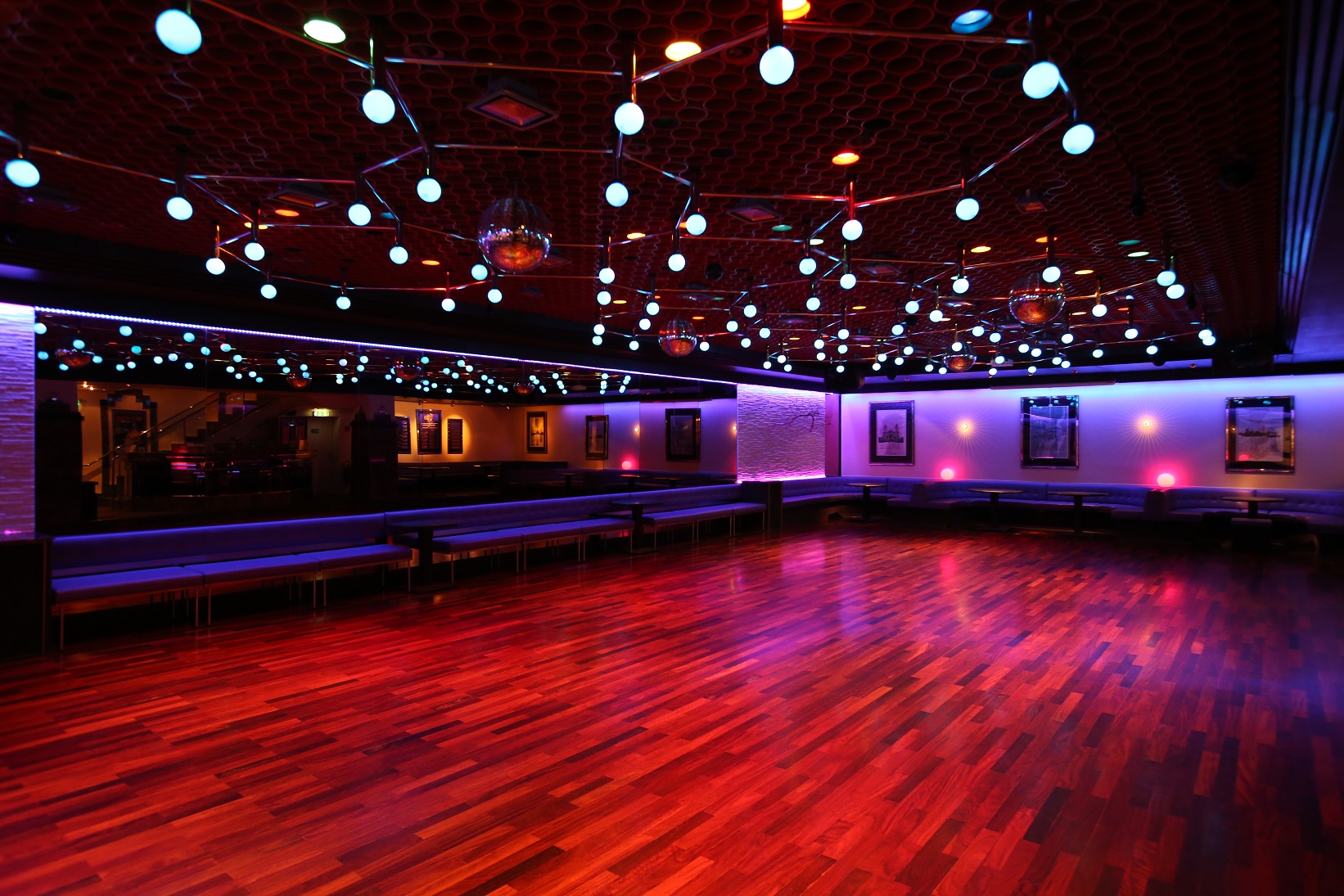 Tanzschule Neubeck München – Saal unten – Ansicht 1